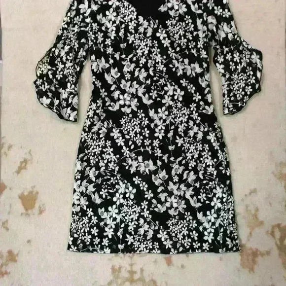 KARL LAGERFELD Flutter Angel Sleeve Floral Knee Length Lace Dress Black White  4 - Picture 4 of 10